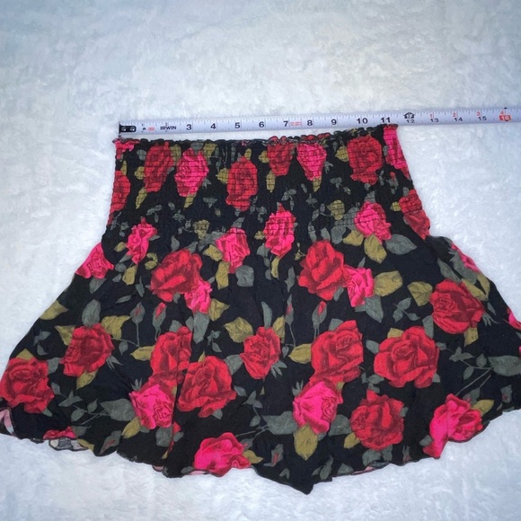 Aritzia Talula XS Rose Red Mini Skirt Comfy Cute Sexy Stretchy Waist Band​ - Picture 6 of 6
